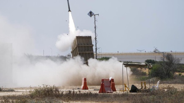 Detik – detik Rentetan Peluncuran Roket dari Jalur Gaza ke Israel