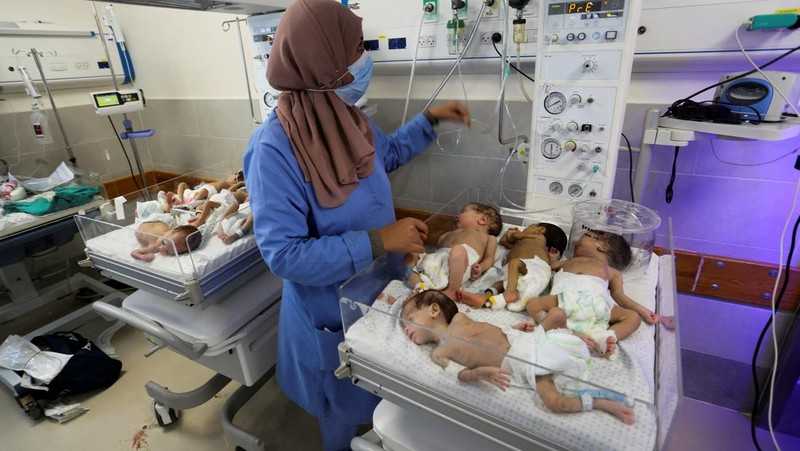 RS Gaza Penuh Dengan Pasien Bayi Berbagi Inkubator