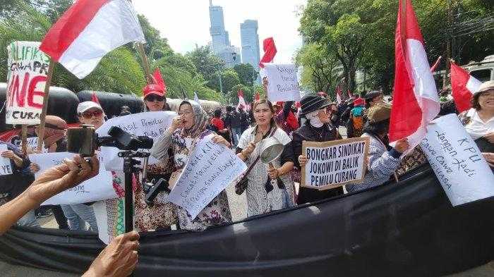Aksi Emak Emak di Lampung Demo Pemilu 2024 Tidak Sehat